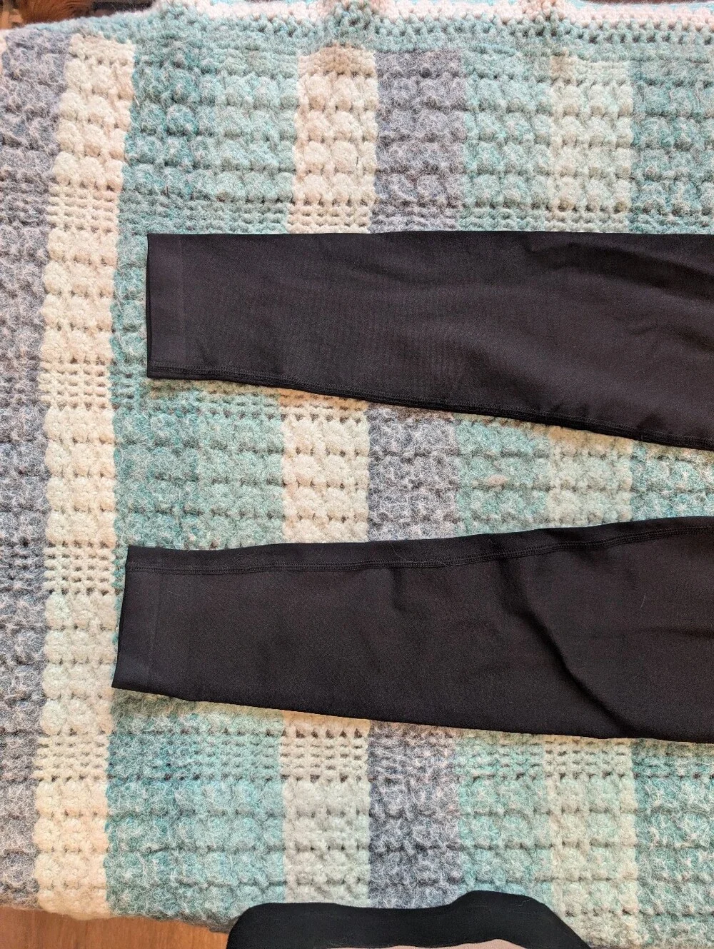 High-Waist‎ Black Leggings with Cream V-Shaped Waistband Size Large